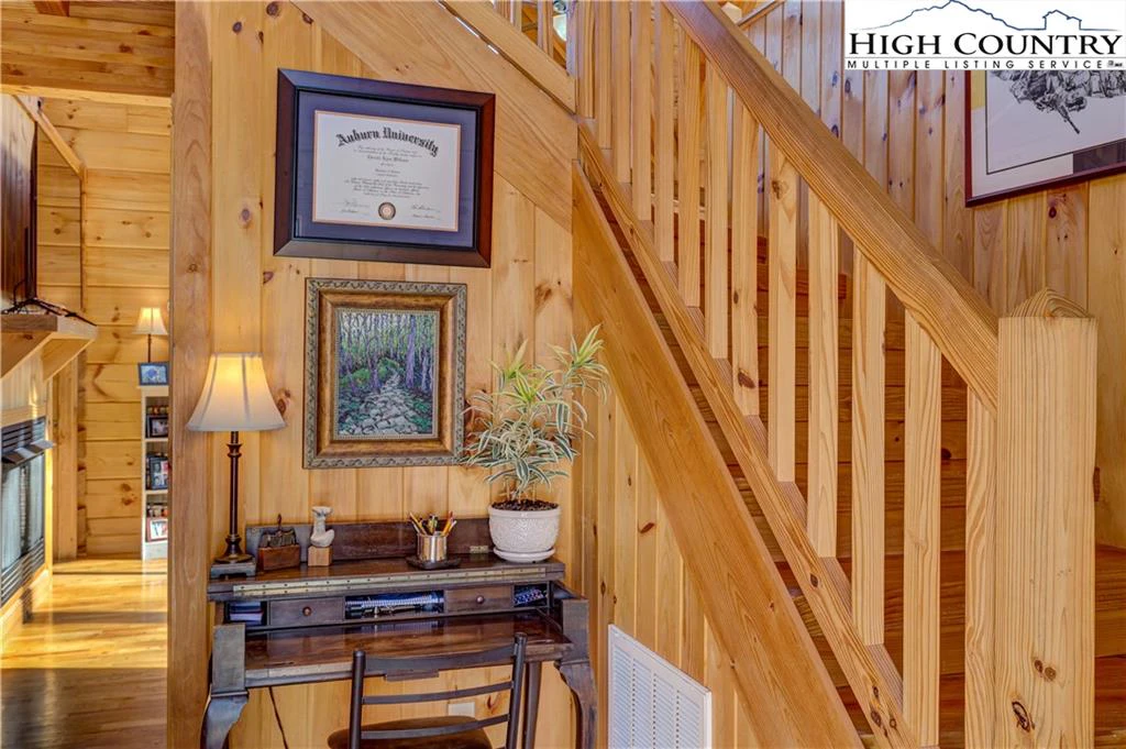 Image number 13 for the current listing