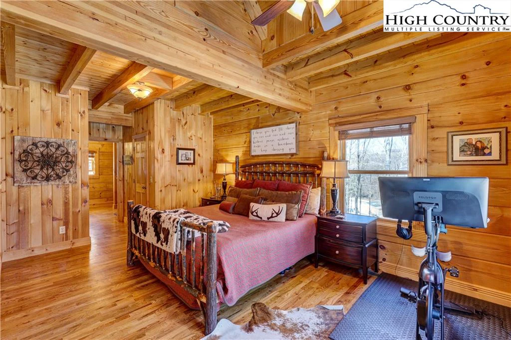 Image number 3 for the current listing