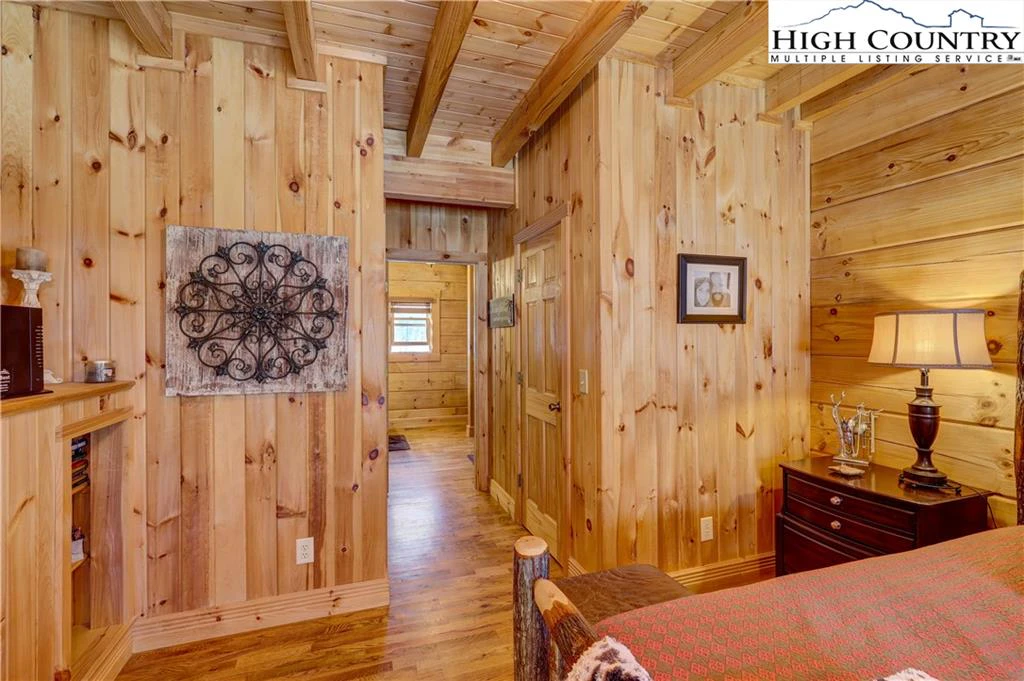 Image number 5 for the current listing