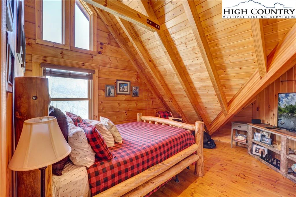 Image number 10 for the current listing
