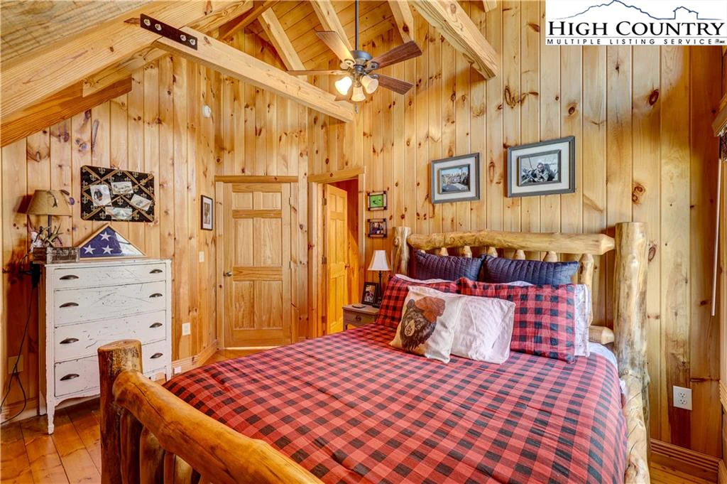 Image number 11 for the current listing