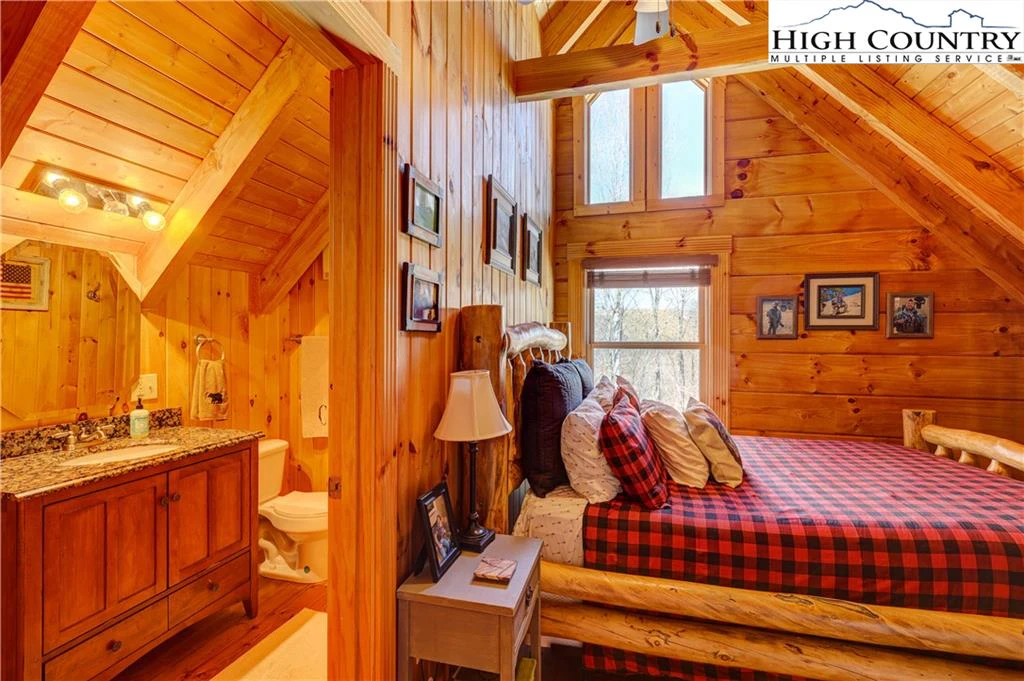 Image number 2 for the current listing