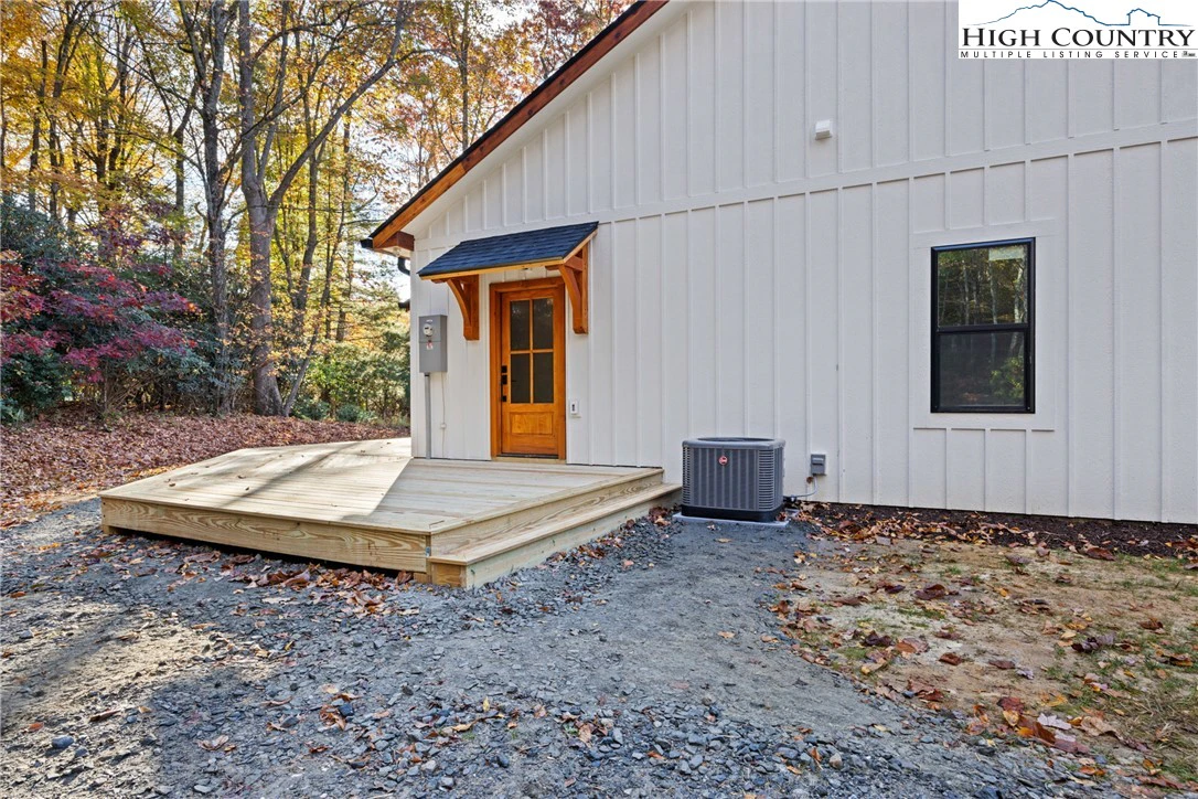 Image number 13 for the current listing