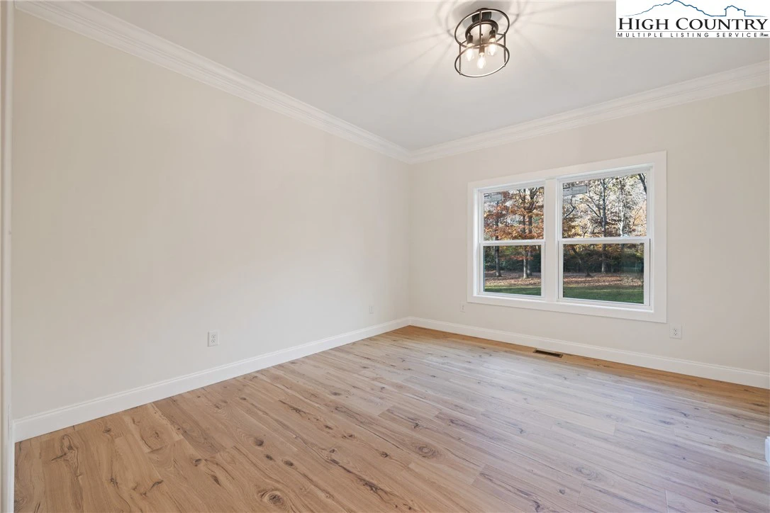 Image number 3 for the current listing