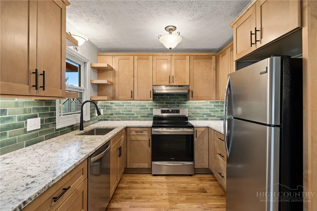 Image number 2 for the current listing
