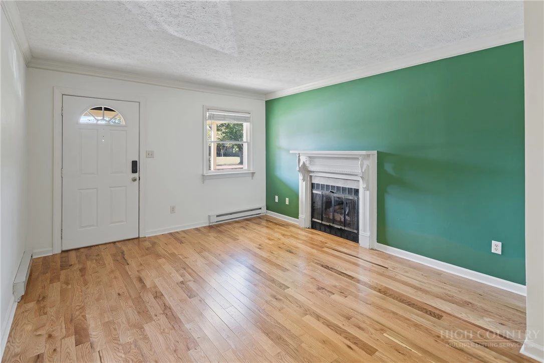 Image number 3 for the current listing