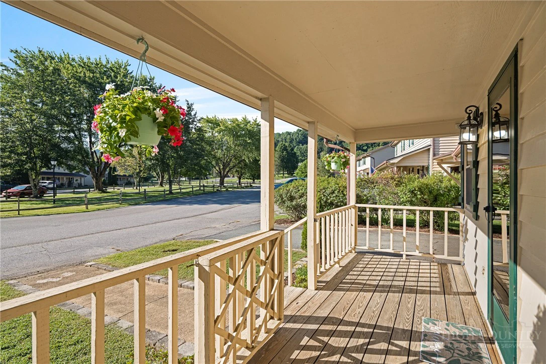 Image number 7 for the current listing