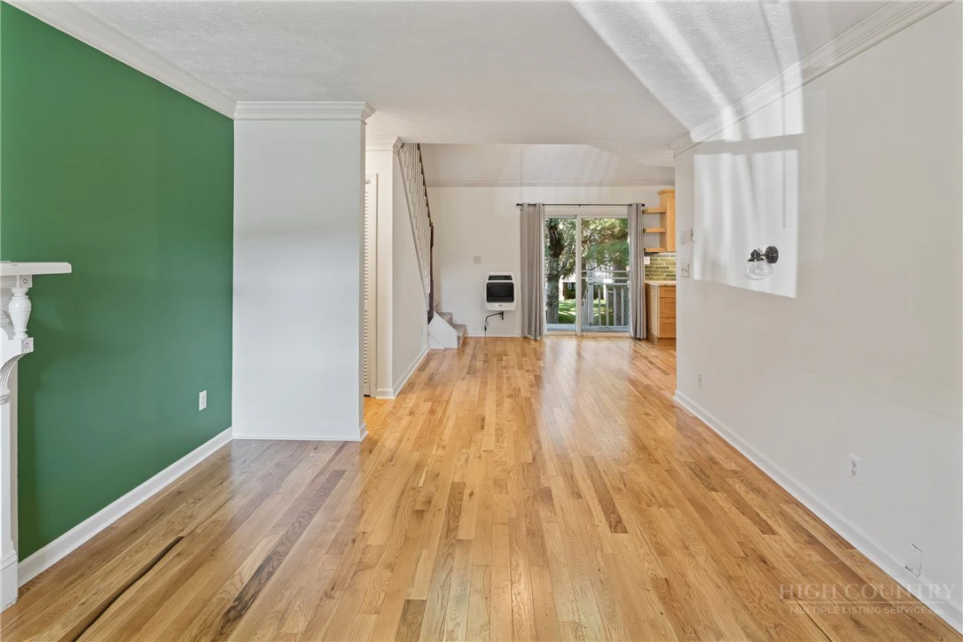 Image number 9 for the current listing