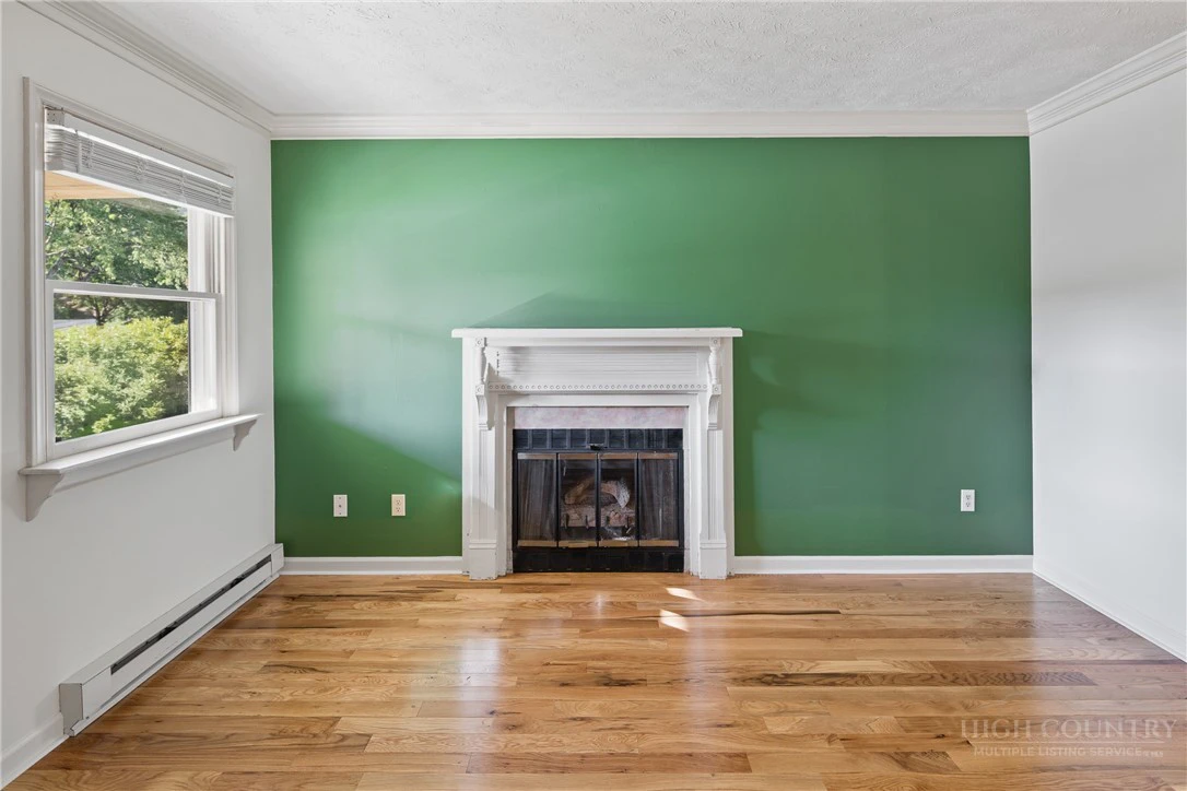 Image number 10 for the current listing