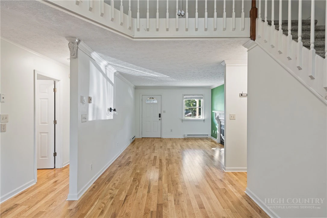 Image number 12 for the current listing