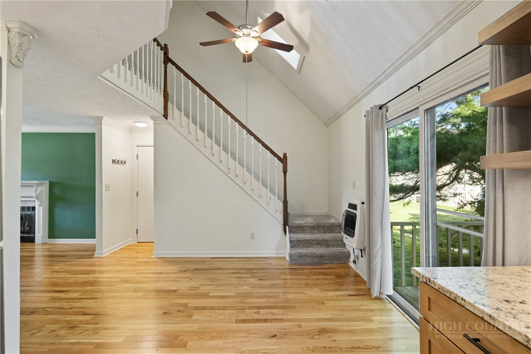 Image number 14 for the current listing