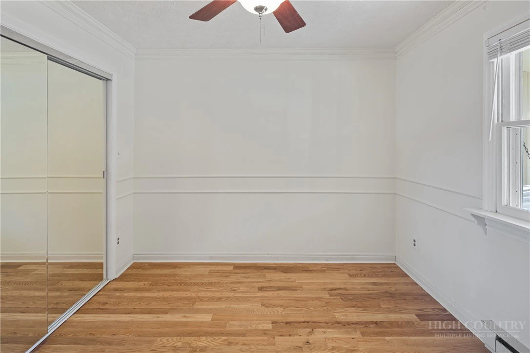 Image number 18 for the current listing