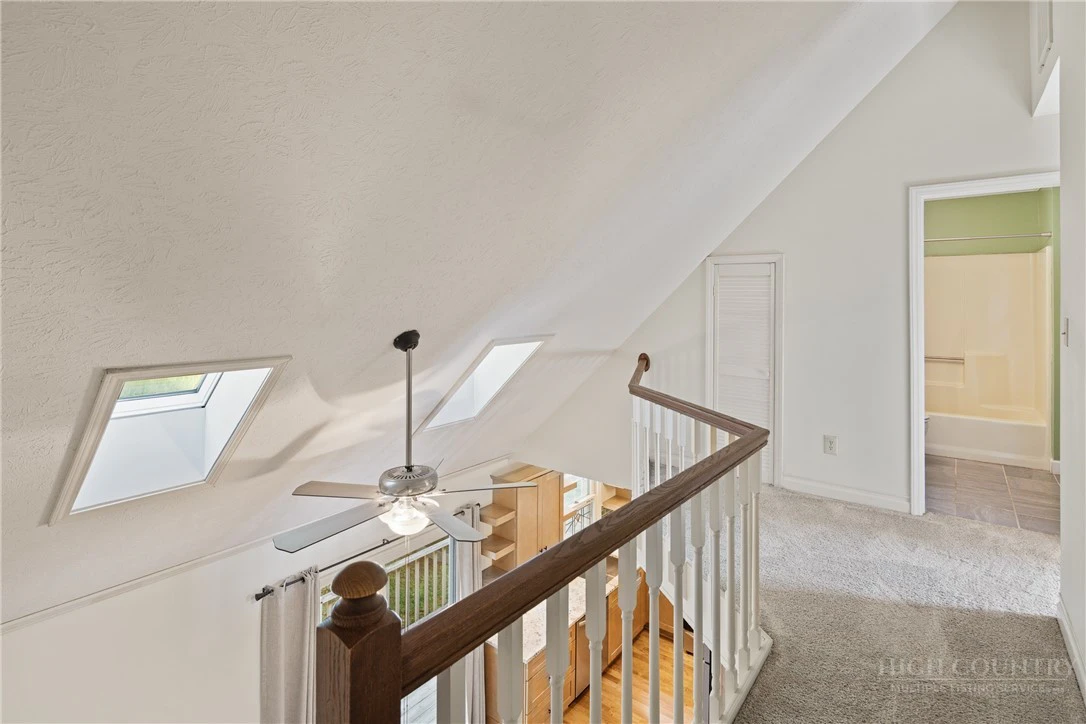 Image number 21 for the current listing