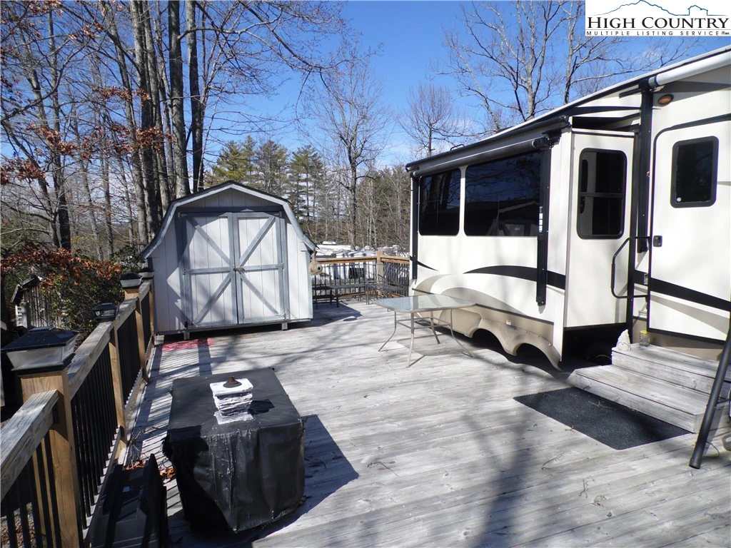 Image number 18 for the current listing