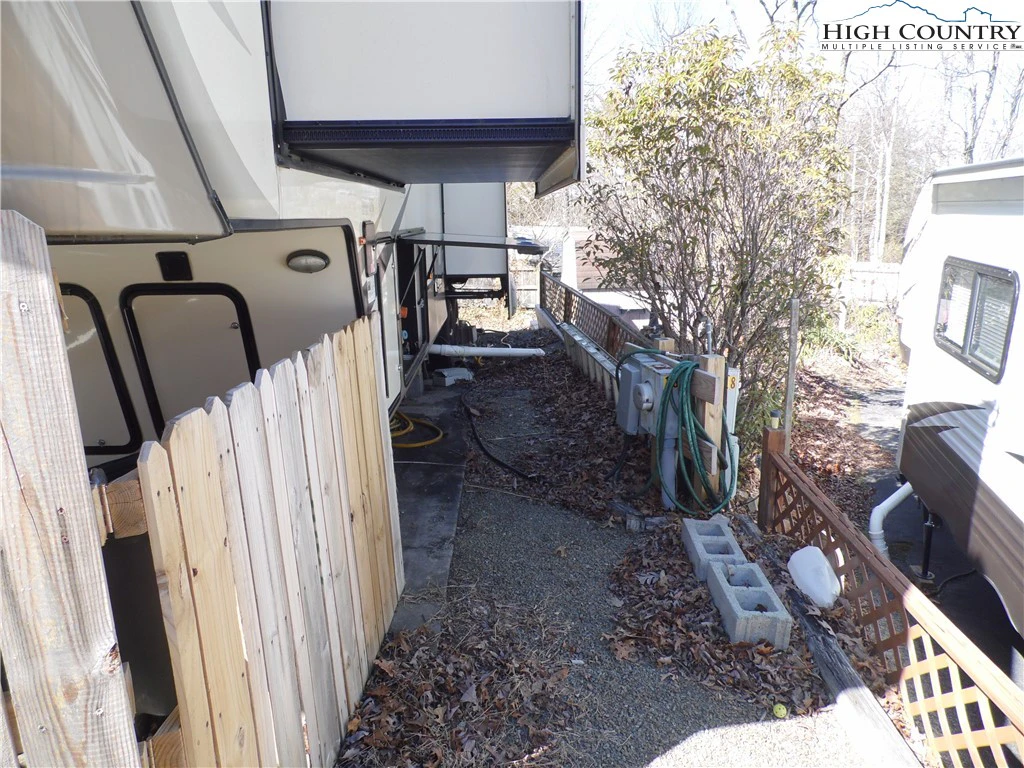 Image number 3 for the current listing