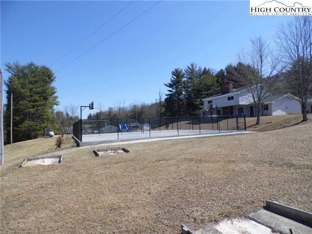 Image number 2 for the current listing