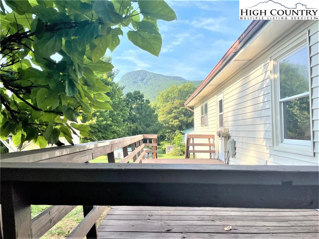Image number 1 for the current listing