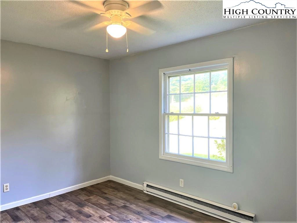 Image number 20 for the current listing