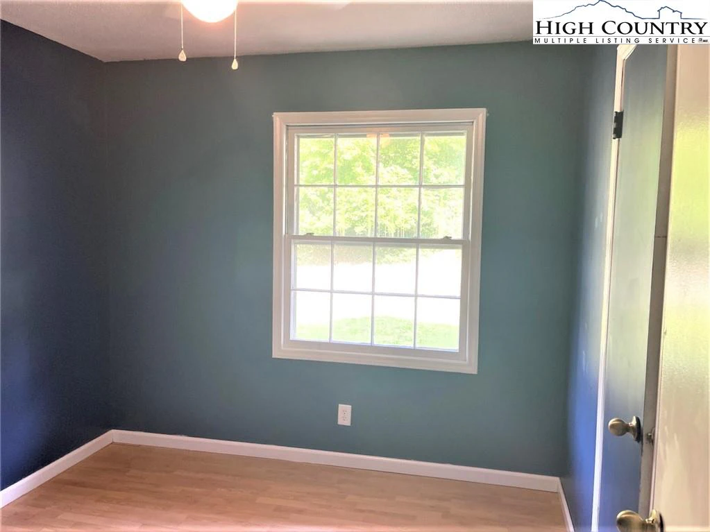 Image number 18 for the current listing