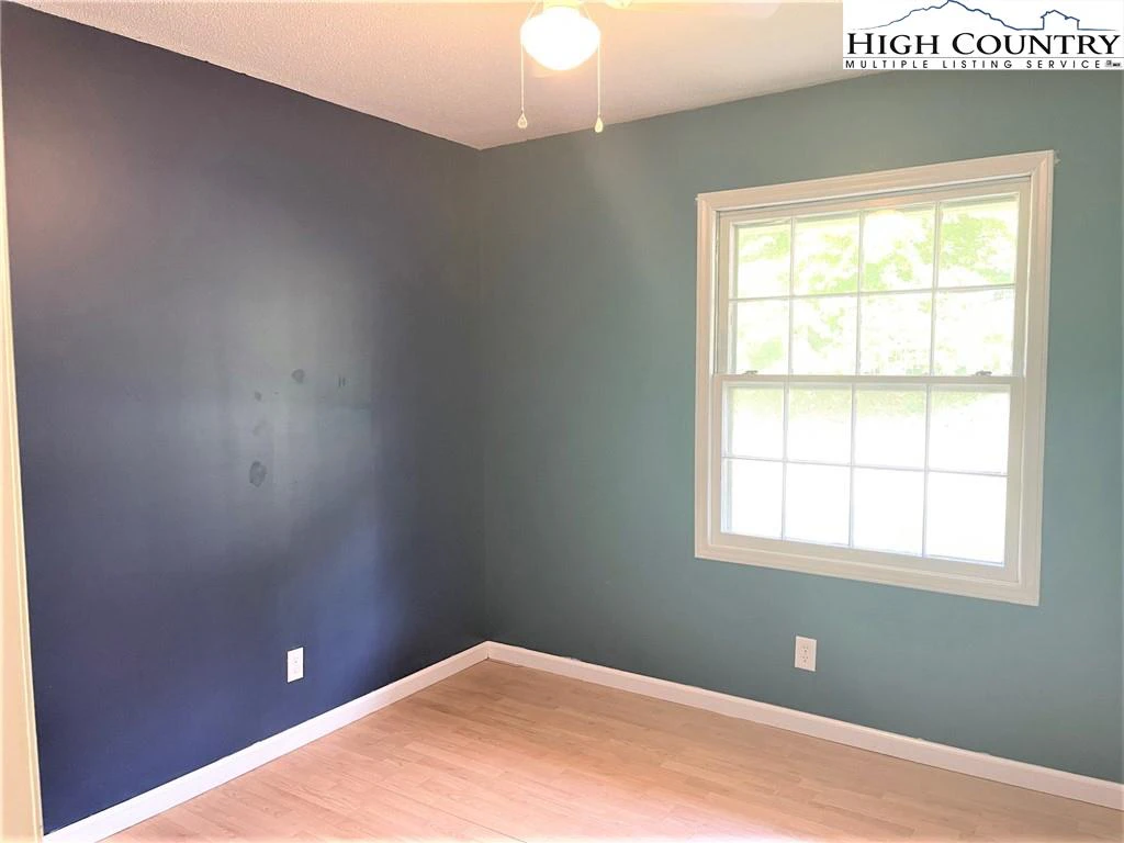 Image number 3 for the current listing