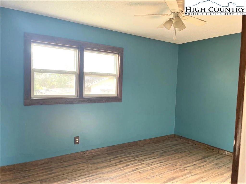 Image number 6 for the current listing