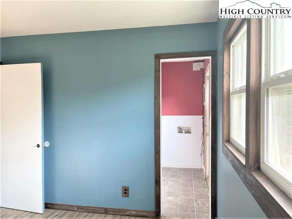 Image number 7 for the current listing