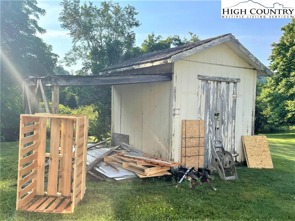 Image number 14 for the current listing