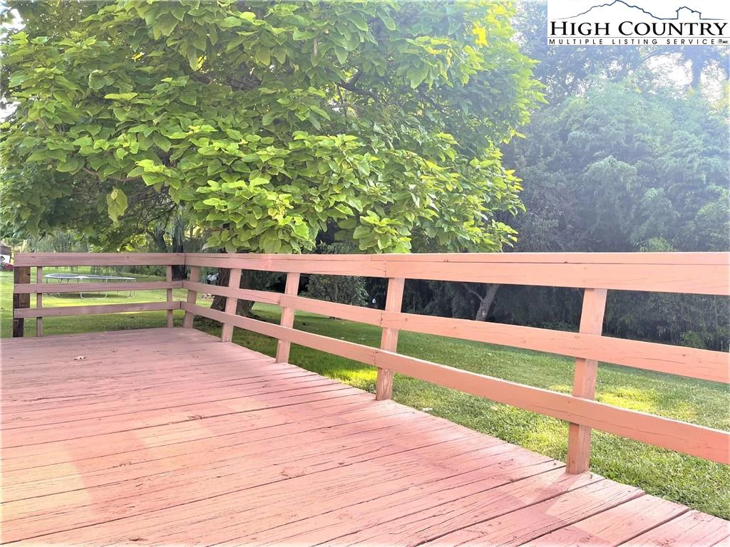 Image number 28 for the current listing