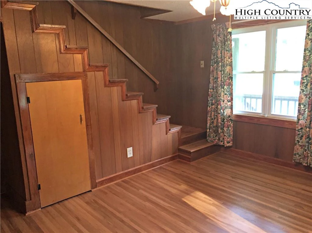 Image number 10 for the current listing