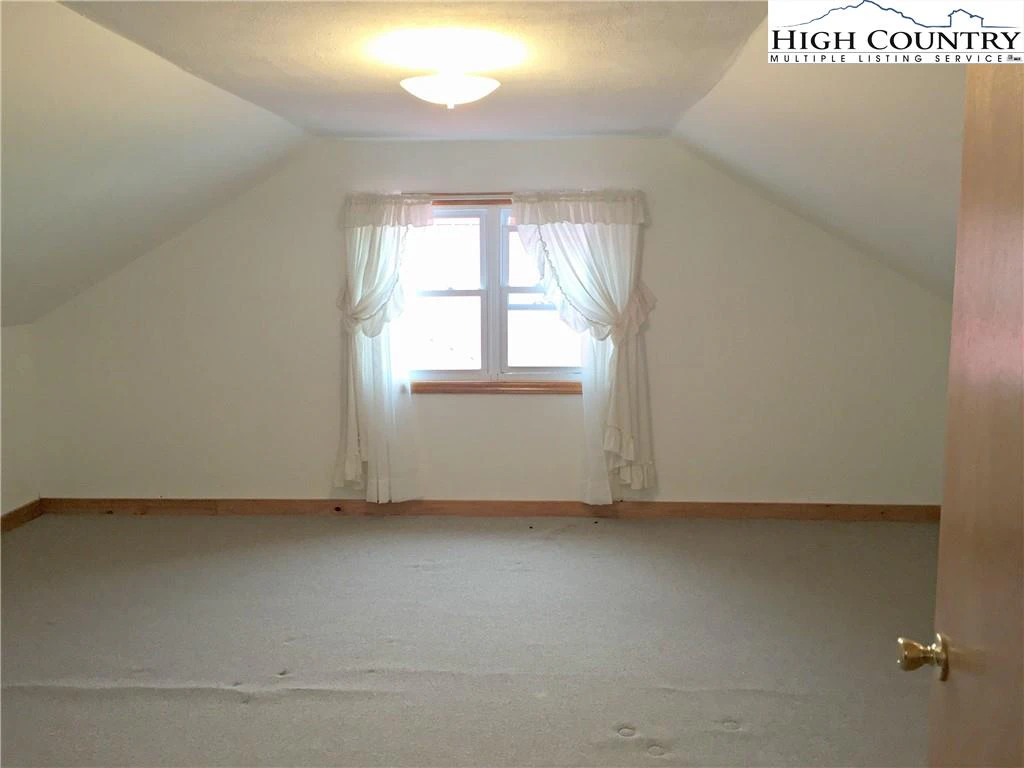 Image number 4 for the current listing