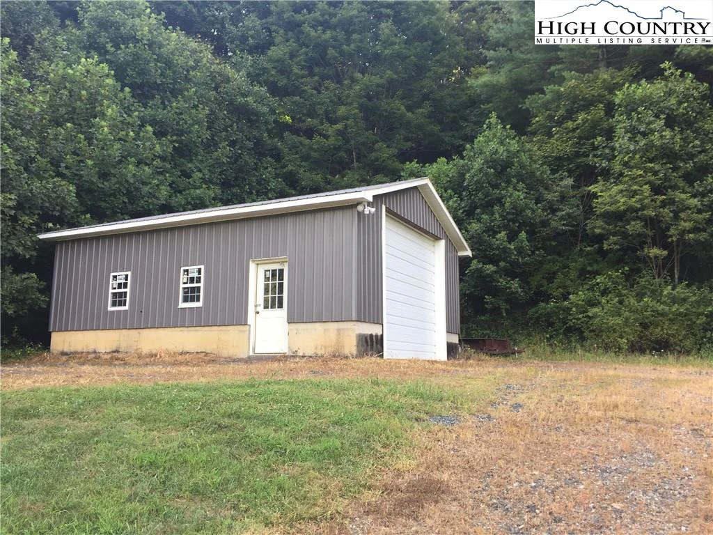 Image number 16 for the current listing
