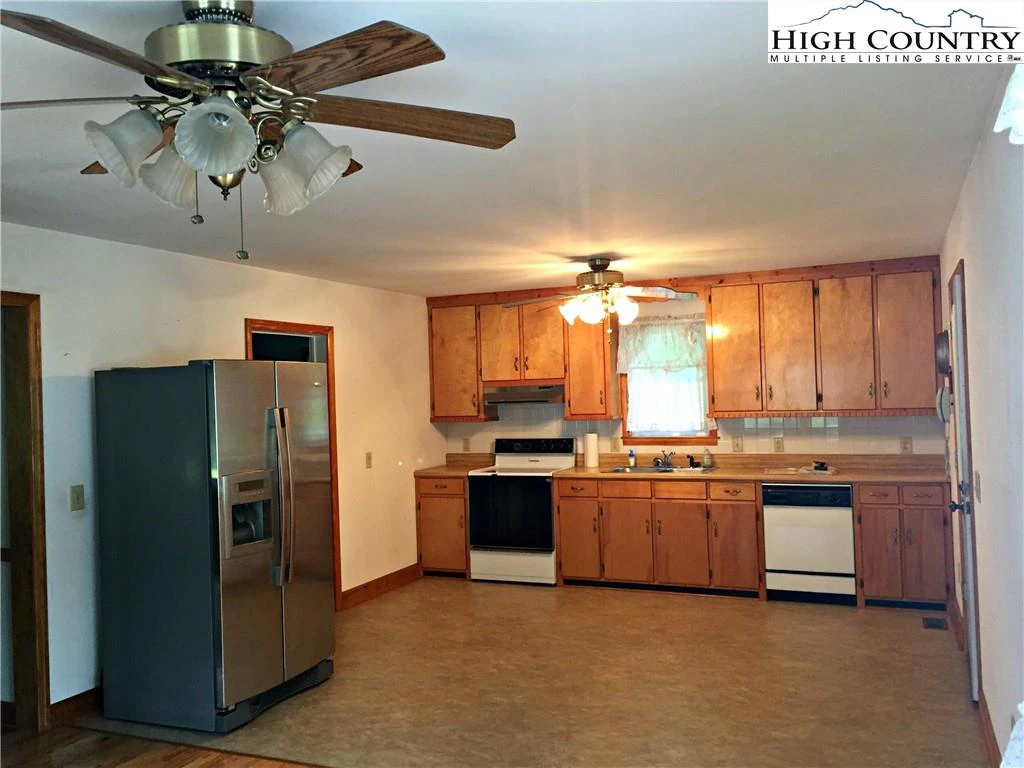 Image number 15 for the current listing
