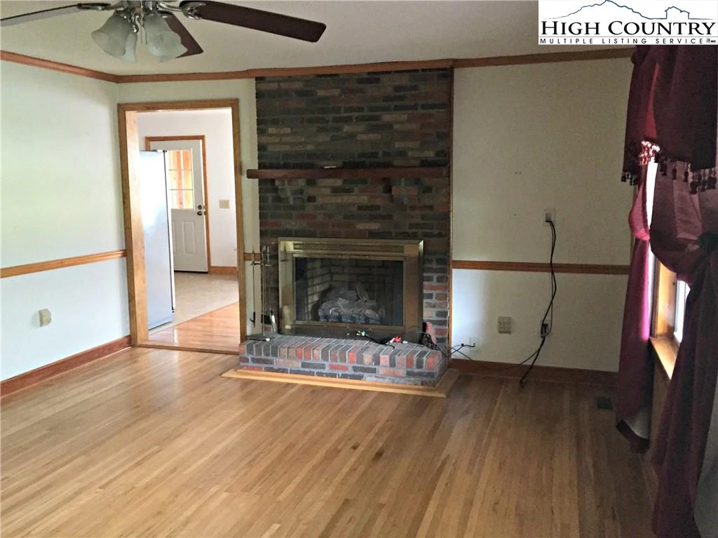 Image number 12 for the current listing