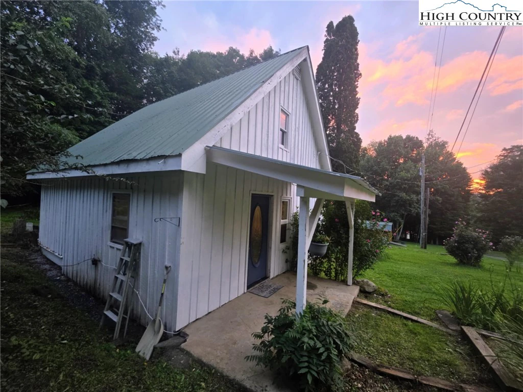 Image number 1 for the current listing