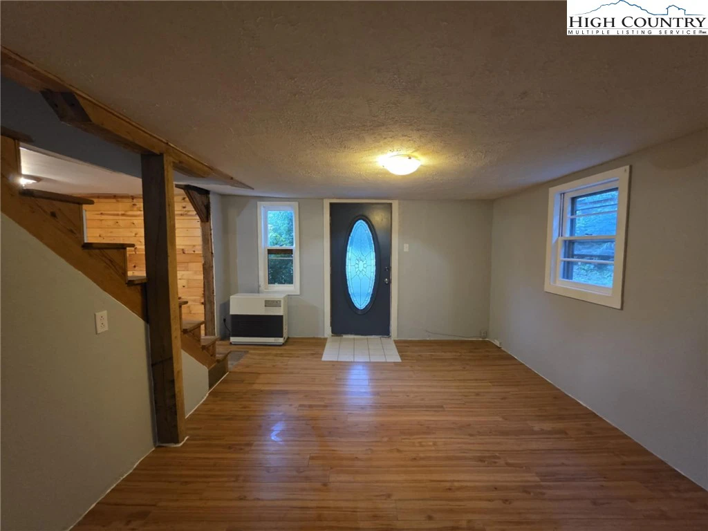 Image number 14 for the current listing