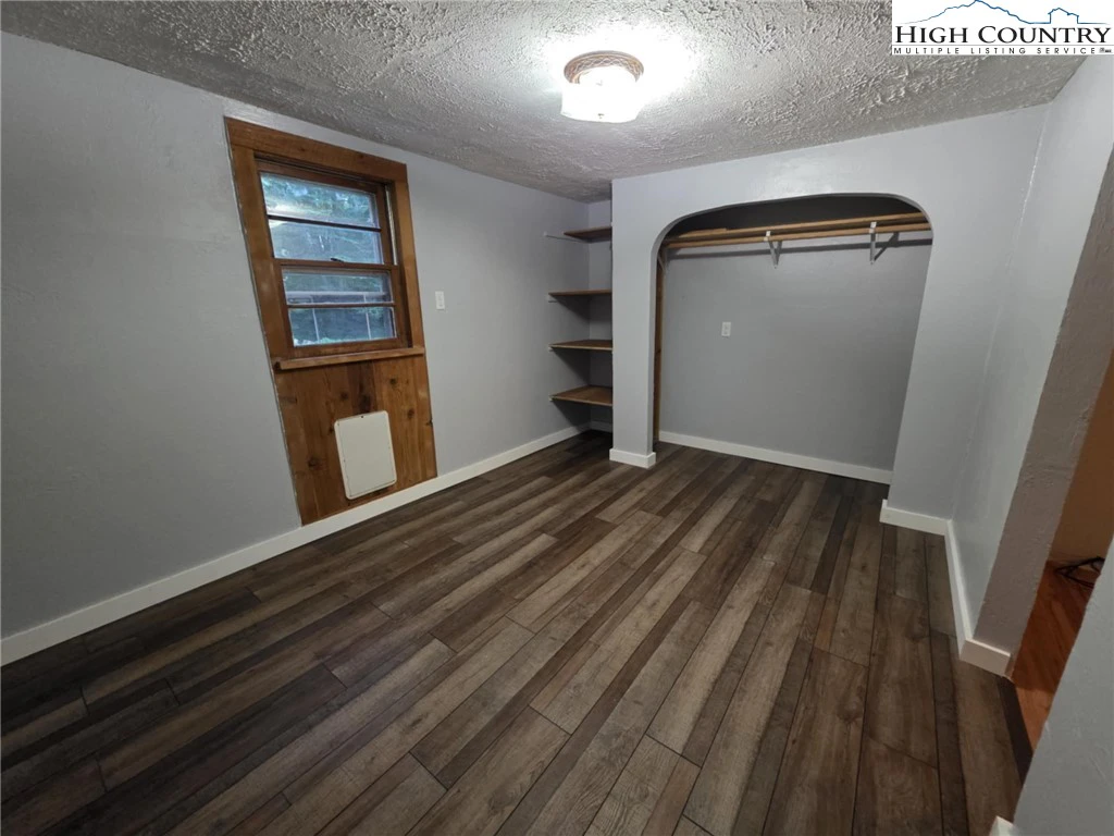 Image number 9 for the current listing
