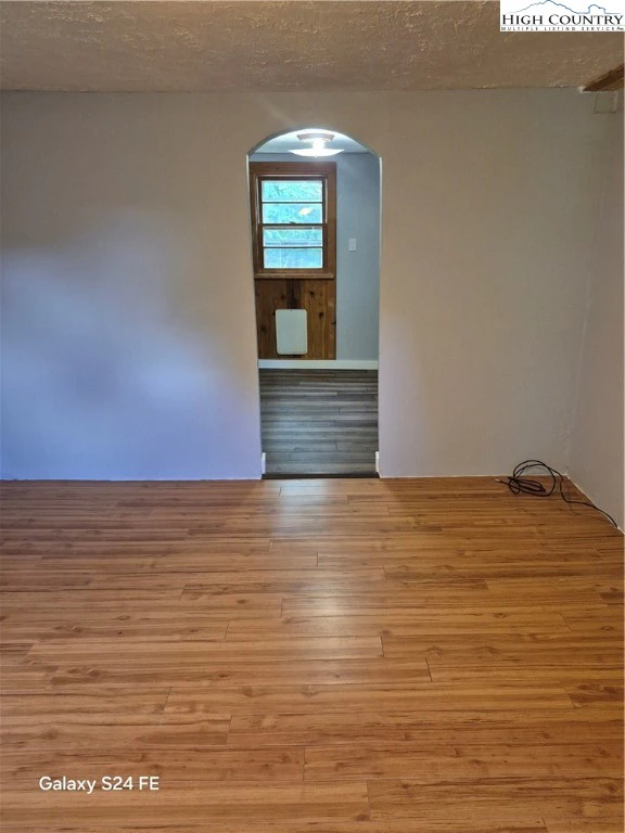 Image number 2 for the current listing
