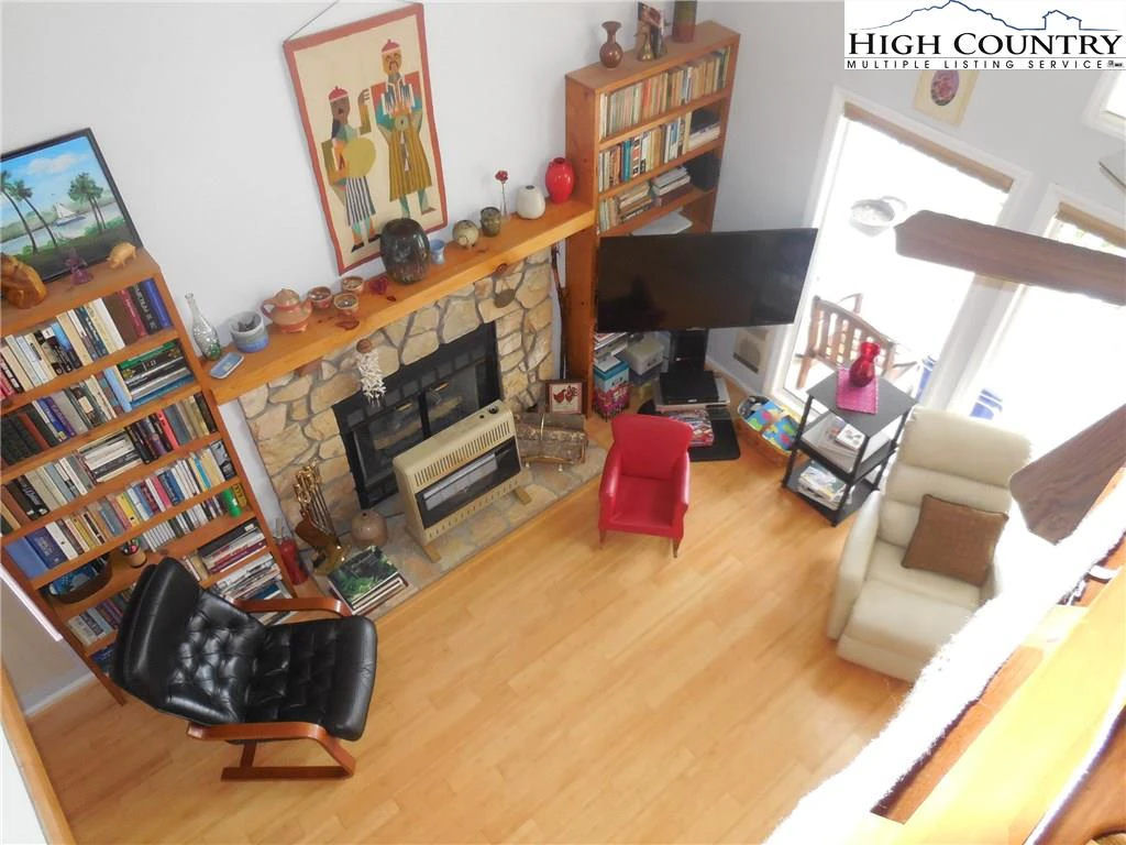 Image number 21 for the current listing