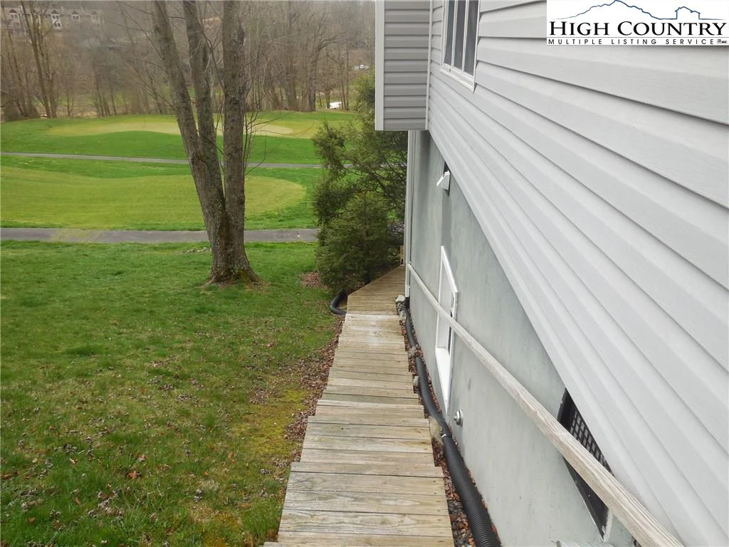 Image number 3 for the current listing