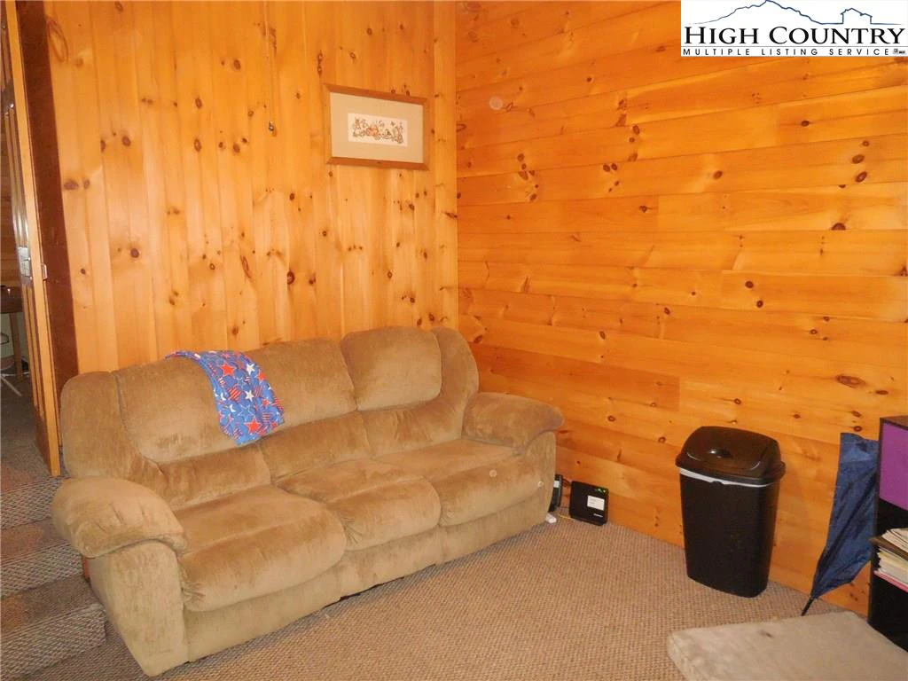 Image number 2 for the current listing