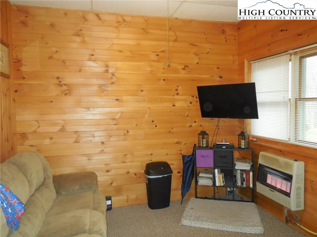 Image number 12 for the current listing