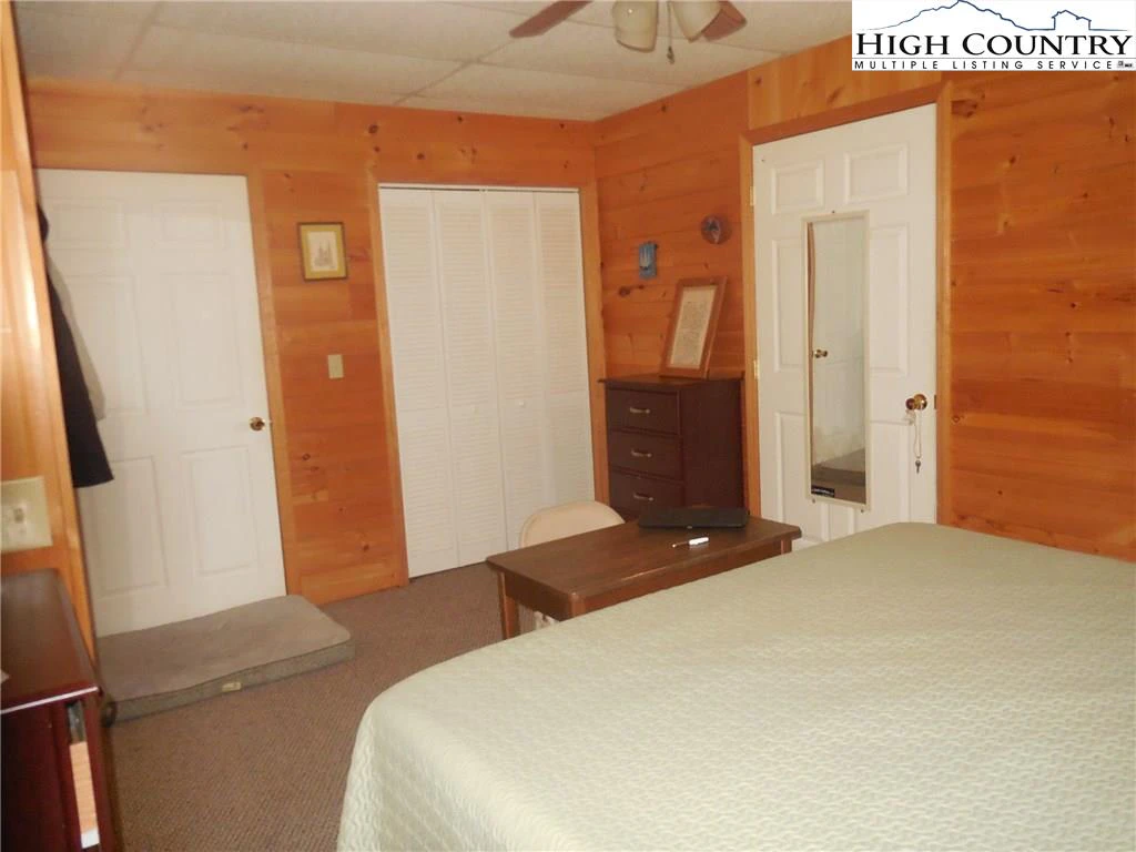 Image number 16 for the current listing
