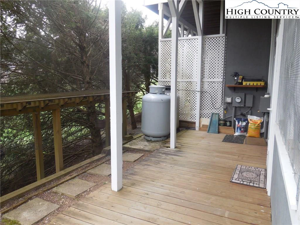 Image number 20 for the current listing