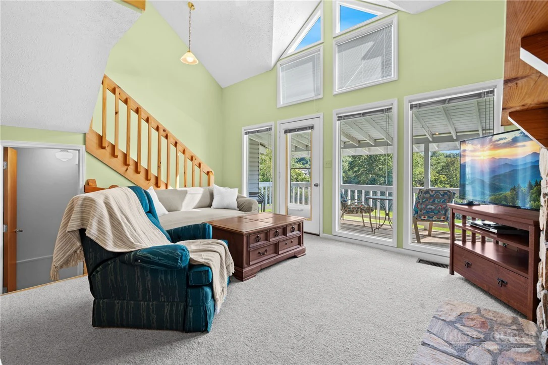 Image number 5 for the current listing