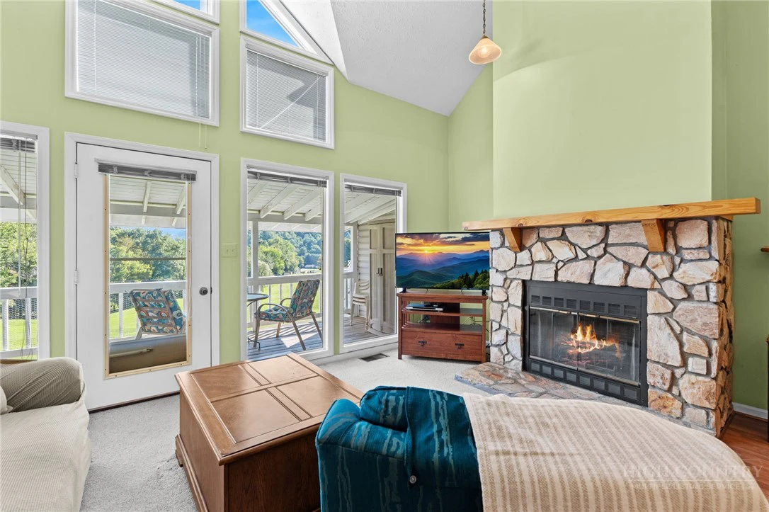 Image number 8 for the current listing