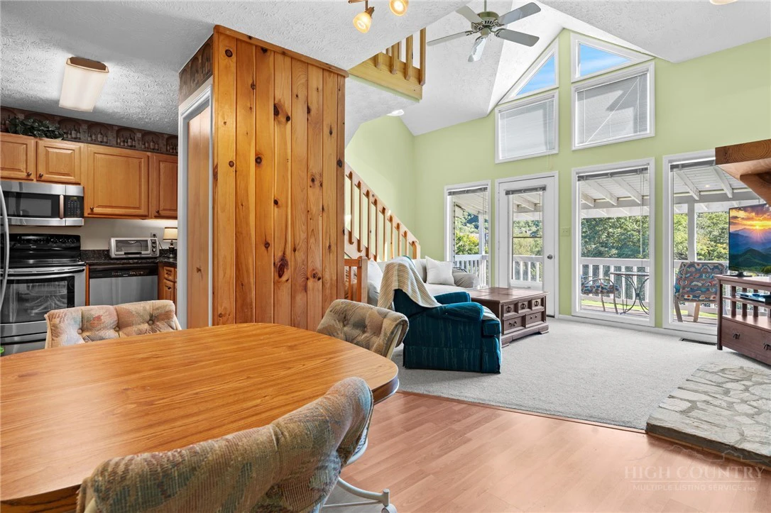 Image number 9 for the current listing
