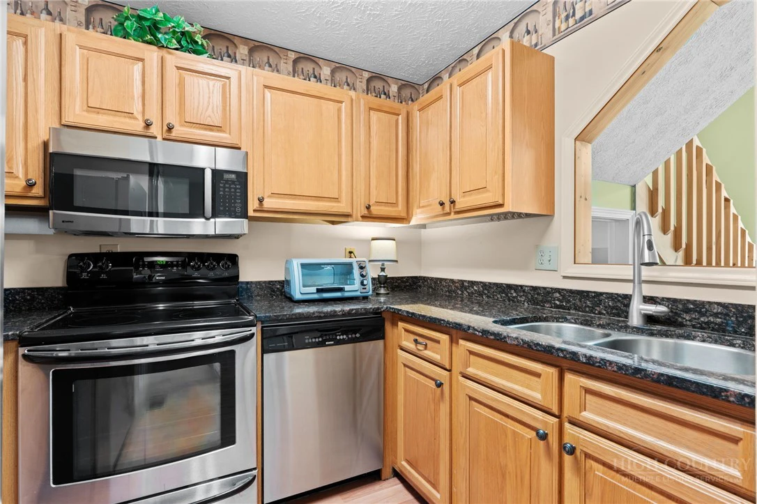 Image number 11 for the current listing
