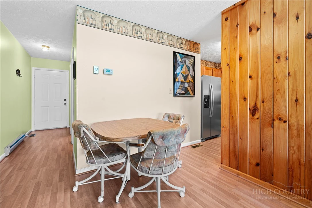 Image number 14 for the current listing