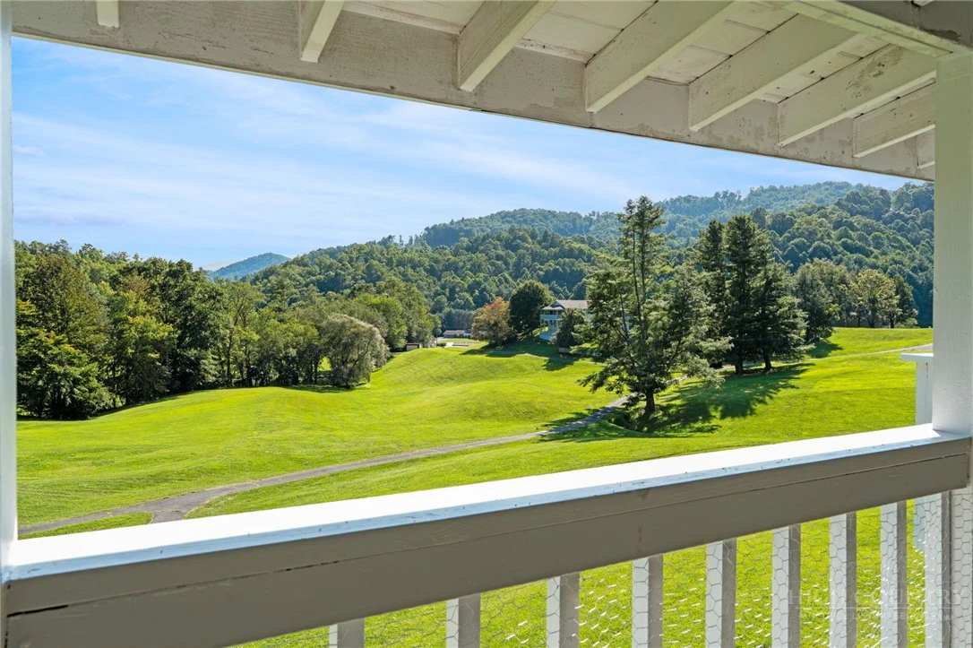 Image number 16 for the current listing