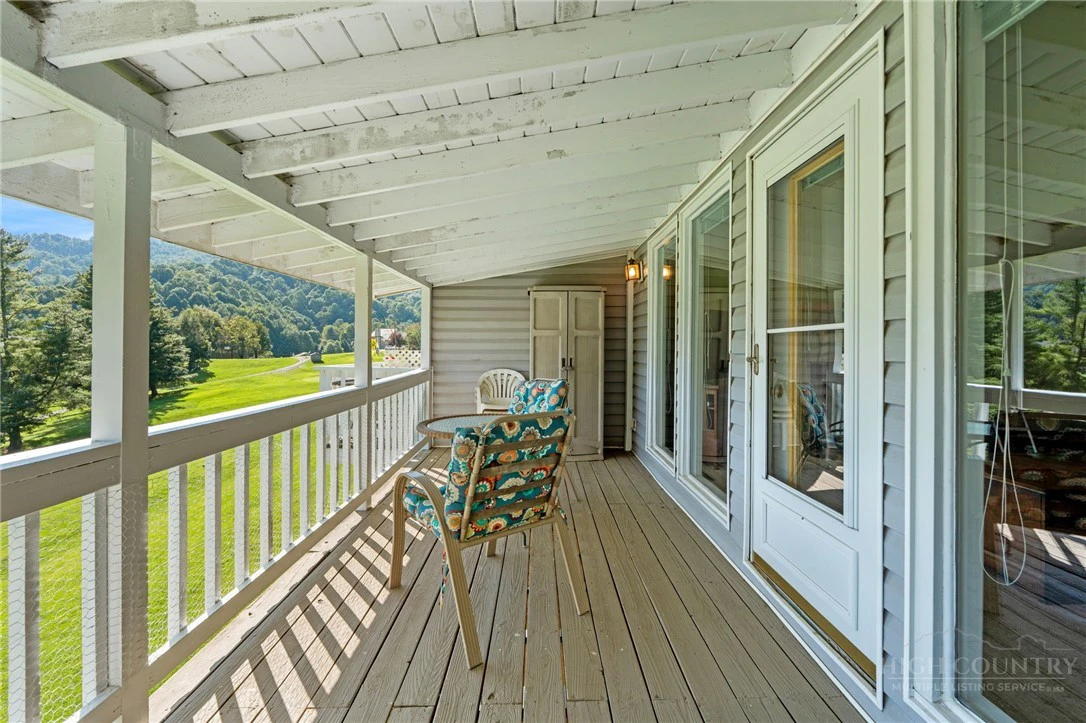 Image number 17 for the current listing